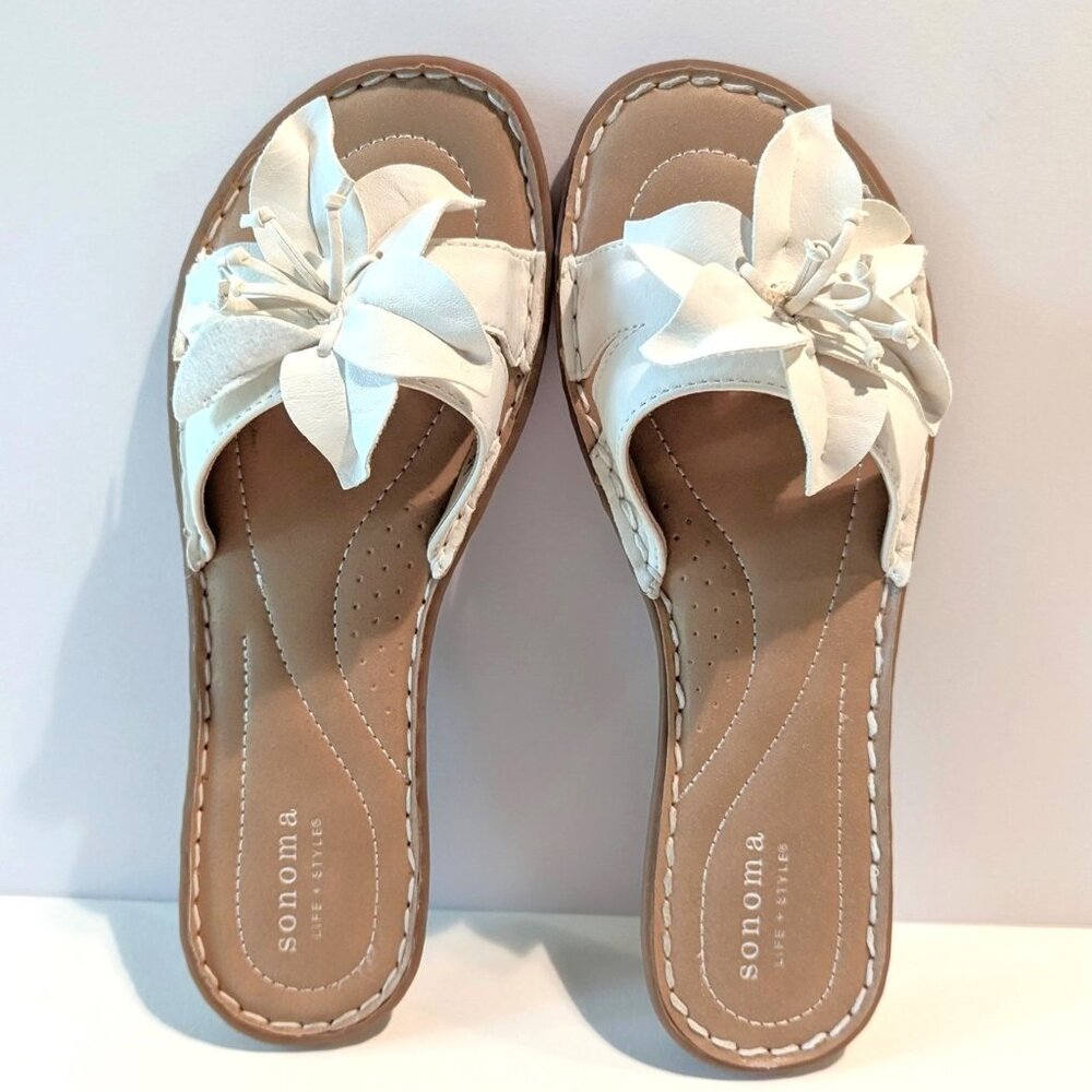 Somona "Ursula" White Flat Slip-on Sandals with Flower Detail  Size 7.5